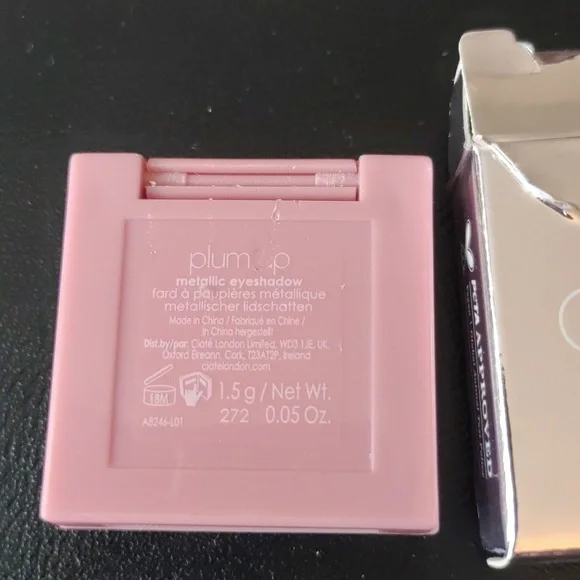 Clinique Skincare and Makeup Set with Striped Pouch 6 Piece Set. - Picture 7 of 8